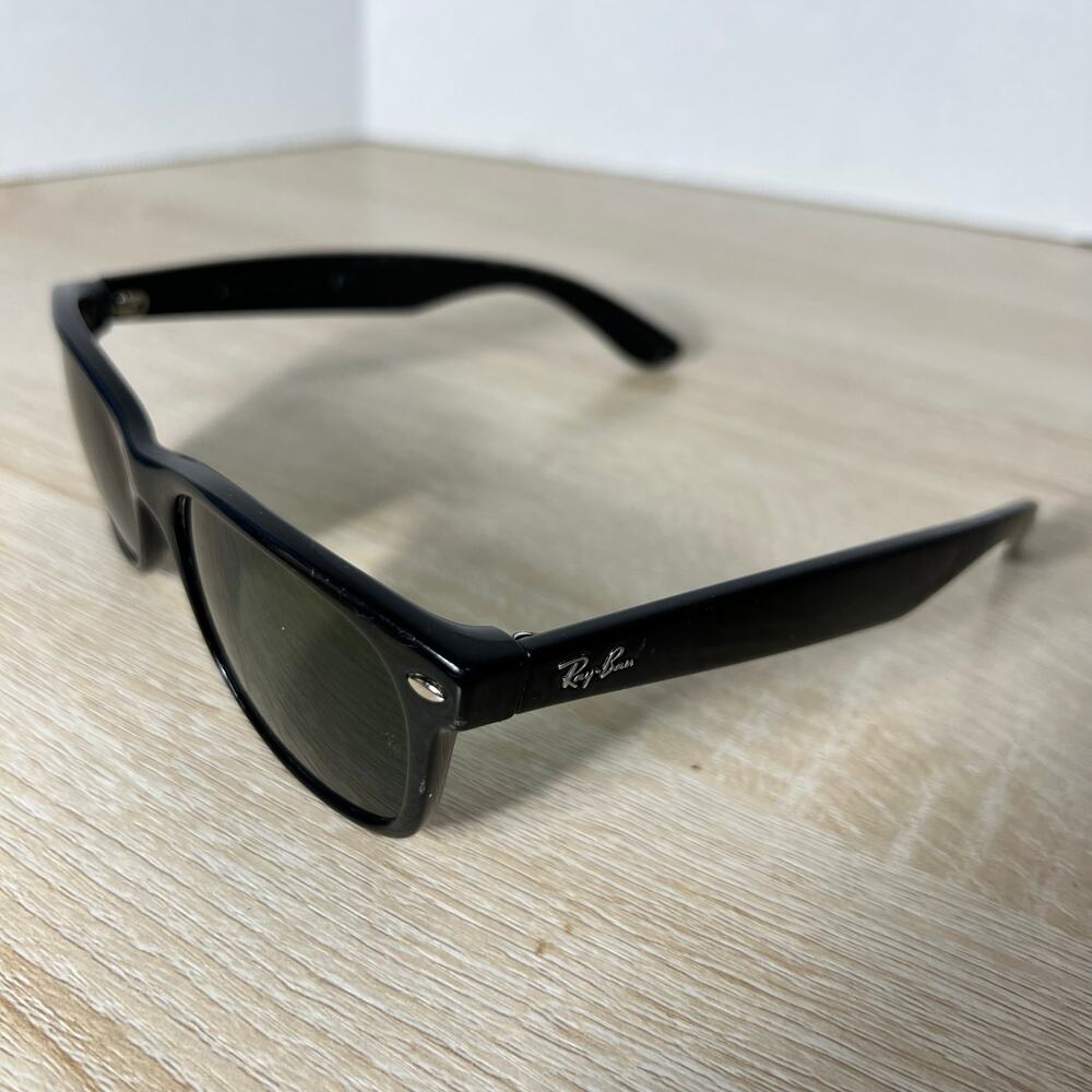 Ray-Ban RB2132 New Wayfarer 901 Sunglasses Black DAMAGED 55-18 Italy - Picture 3 of 16